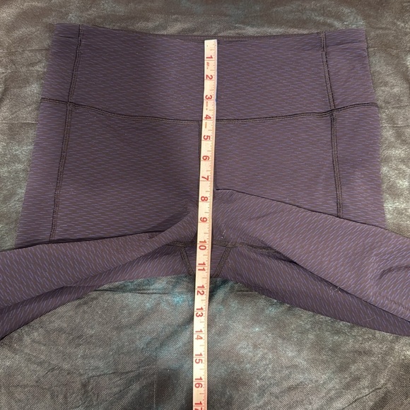 🔥Lululemon Black Cropped Leggings with Mesh Panels🔥 - Picture 6 of 8